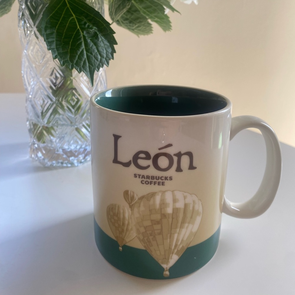 Starbucks León Collector Series 16oz - no box, great condition.